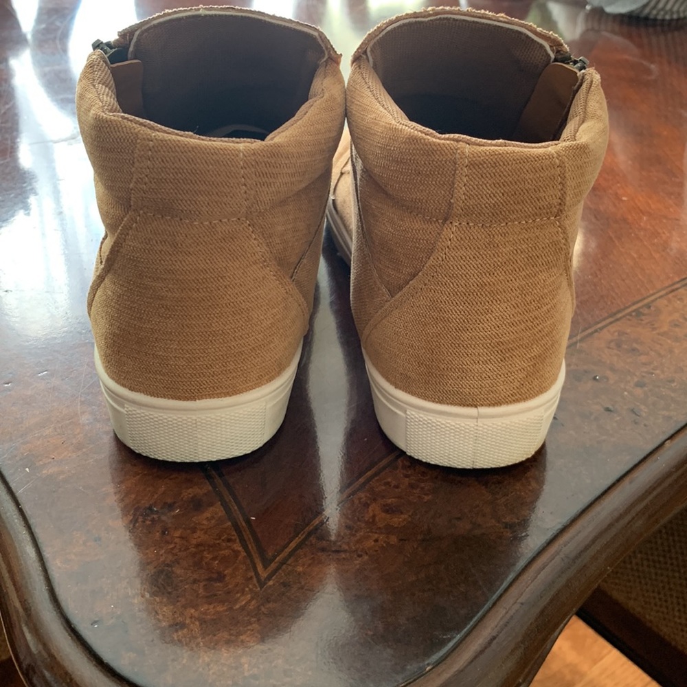 Women’s tan sneakers size 9 - Picture 4 of 4